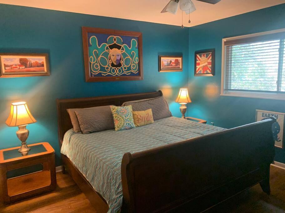 Family Friendly Downtown Home - Private Yard & Grill - Location, Location, Location! Athens Exterior photo