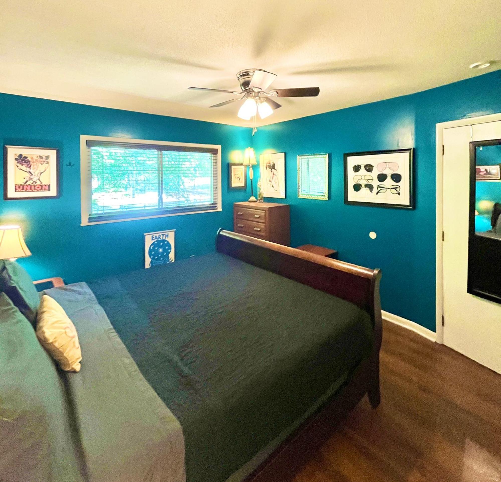 Family Friendly Downtown Home - Private Yard & Grill - Location, Location, Location! Athens Exterior photo