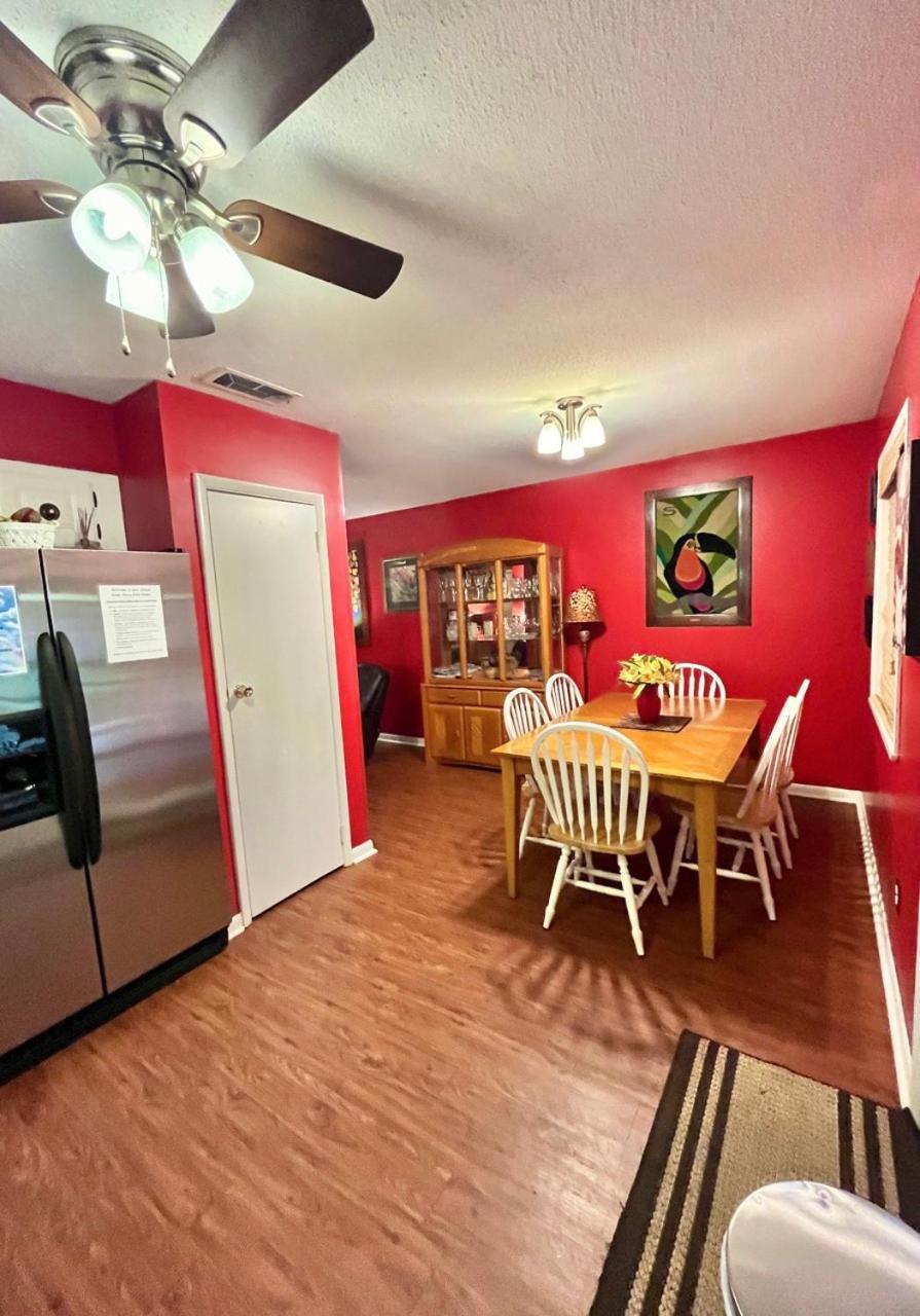 Family Friendly Downtown Home - Private Yard & Grill - Location, Location, Location! Athens Exterior photo
