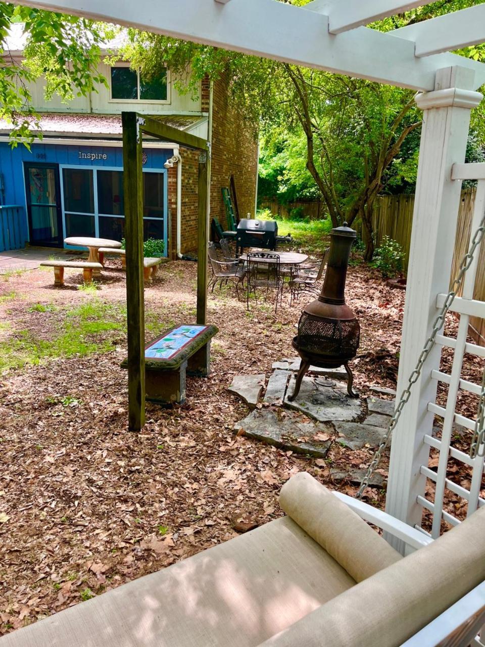 Family Friendly Downtown Home - Private Yard & Grill - Location, Location, Location! Athens Exterior photo