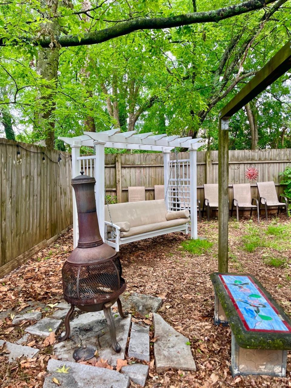 Family Friendly Downtown Home - Private Yard & Grill - Location, Location, Location! Athens Exterior photo